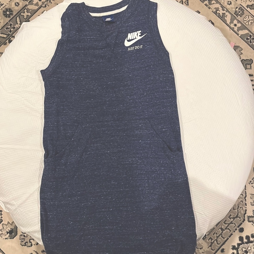 Medium blue 60% certified organically grown cotton. The dress goes knee length